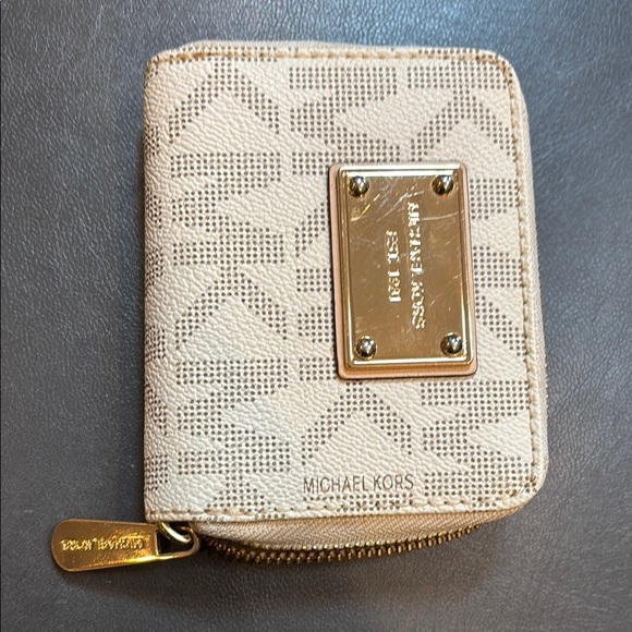 Michael Kors wallet - Picture 2 of 11